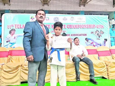 రాష్ట్రస్థాయి కరాటే పోటీల్లో నష్కల్‌ విద్యార్థికి గోల్డ