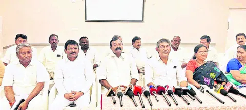 హిందువుల మనోభావాలను దెబ్బతీశారు