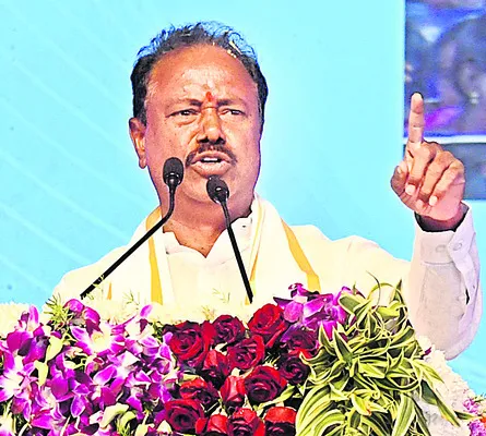 కార్మికుల ఇళ్ల స్థలాలకు  పట్టాలివ్వాలి
