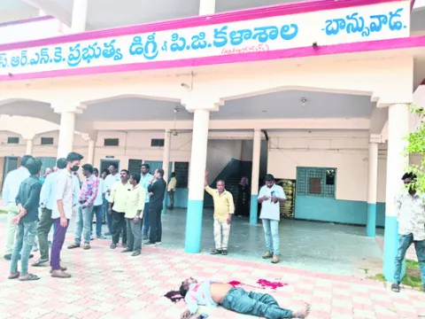 కళాశాల భవనం పైనుంచి దూకి ఆత్మహత్య