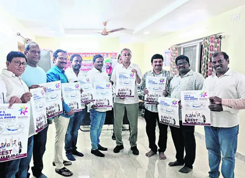 ప్రతిభ కనబరిస్తే నగదు పురస్కారం, ఢిల్లీ యాత్ర 