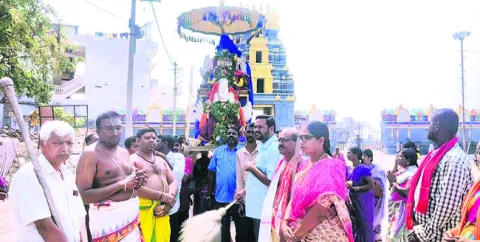 వైభవంగా గరుడ వాహనసేవ
