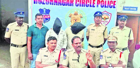 అంతర్‌రాష్ట్ర మోసగాళ్ల అరెస్ట్‌