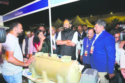 బిల్డర్లకు అండగా ఉంటాం