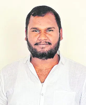 ఉద్యోగం వదిలి.. 
