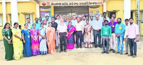 ఆదర్శ పాఠశాలను తనిఖీ చేసిన కేంద్ర బృందం 