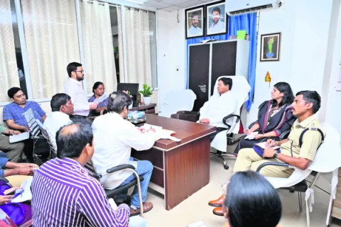 విధులు ఎగ్గొట్టేవారిపై నిఘా సారించాలి 