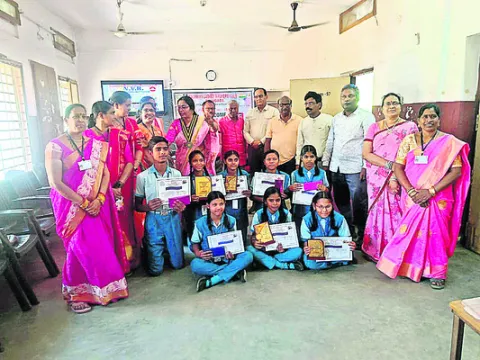 విద్యార్థులకు వక్తృత్వ పోటీలు