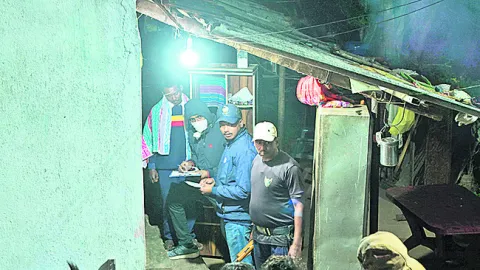 గరిమండలో పోలీసులకార్డెన్‌ సెర్చ్‌
