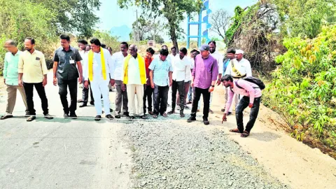 రహదారి నిర్మాణం పరిశీలన 