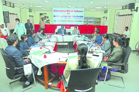 పెండింగ్‌ కేసులు పరిష్కరించండి 