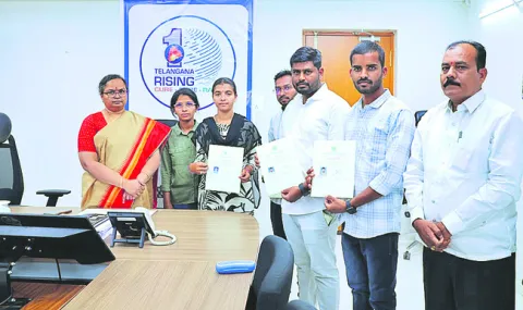 భరోసా కల్పించేలా సర్వేయర్లు పని చేయాలి 