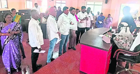 నామమాత్రంగా తొలి సమావేశం