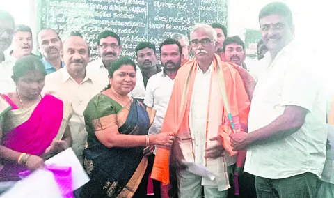 కందుకూరు ఆలయాభివృద్ధికి సహకారం