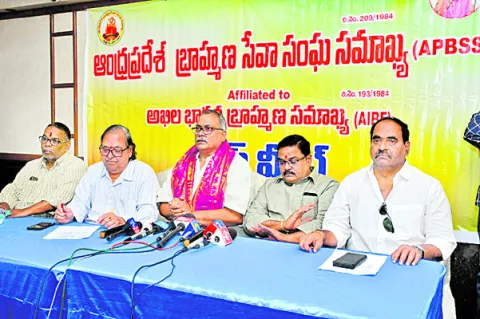 బ్రాహ్మణులకు రాజకీయ ప్రాతినిధ్యం కల్పించాలి