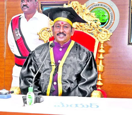 ఆనందం.. ఆత్మీయత.. ఆవేదన