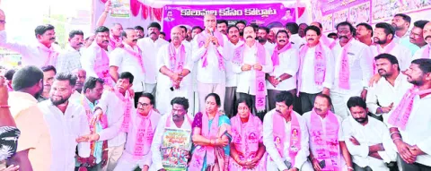 కోచ్‌ ఫ్యాక్టరీపై స్పష్టత ఇవ్వాలి