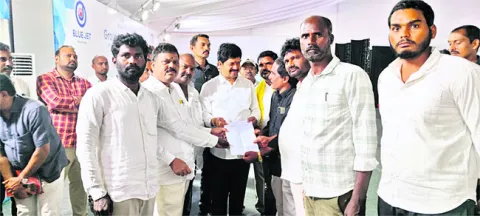 ‘బ్లూజెట్‌ ఫార్మాతో మత్స్యకారులకు నష్టం’ 