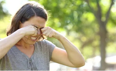 Beauty And Health Tips: Is Rubbing Your Eyes Bad