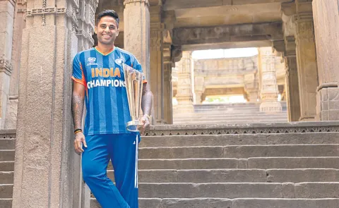 Suryakumar Yadav Visits Adalaj Stepwell With T20 World Cup Trophy6