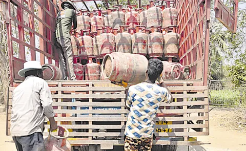 Centre prioritises LPG and CNG and PNG in revised gas allocation order14