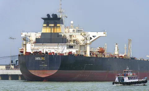 Massive Saudi Oil Ship Shenlong Arrives in Mumbai Amid Global Energy Tensions