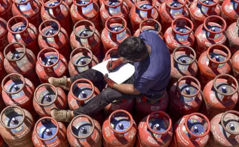 2 held for hoarding 398 LPG cylinders in Tamil Nadu's Madurai
