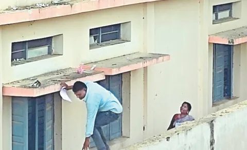 guntur constable saves students omr sheet during 10th exam