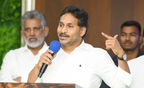 Updates: YSRCP Chief YS Jagan Mohan Reddy meets Ongole Assembly cadre