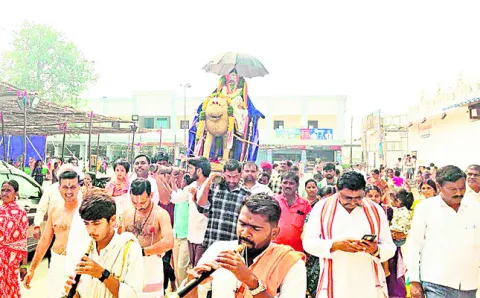 నారసింహుడికి సింహవాహనసేవ 