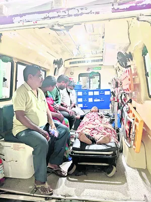 మహిళ ప్రాణం కాపాడిన 108 సిబ్బంది