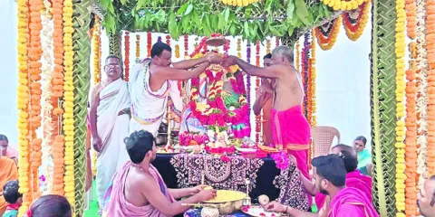 కల్యాణం.. కమనీయం 
