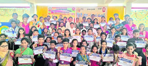 హిందీ ప్రతిభారత్న పురస్కారాల ప్రదానం 