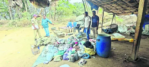 మందుగుండు సామగ్రి స్వాధీనం 