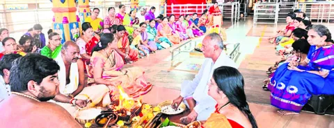 మహాలక్ష్మికి విశేష పూజలు 