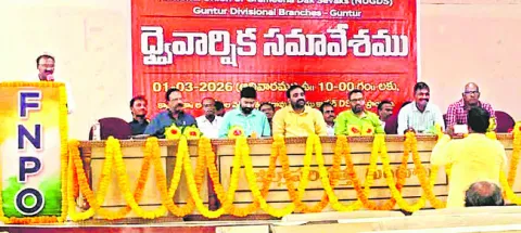 సమస్యలను మానవతా దృక్పథంతో పరిష్కరించాలి 