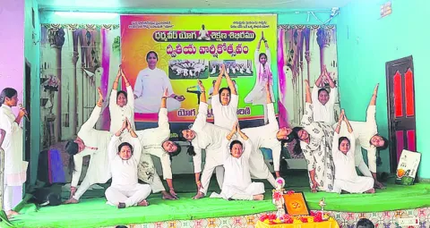 కేసీఆర్‌కు ఆహ్వానం