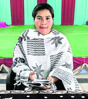 నా కుమార్తెను అప్పగించి న్యాయం చేయాలి 