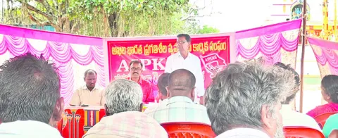 ‘సమస్యల పరిష్కారంలో ప్రభుత్వాలు విఫలం’ 