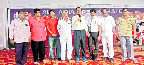 ఉత్సాహంగా కరాటే పోటీలు 