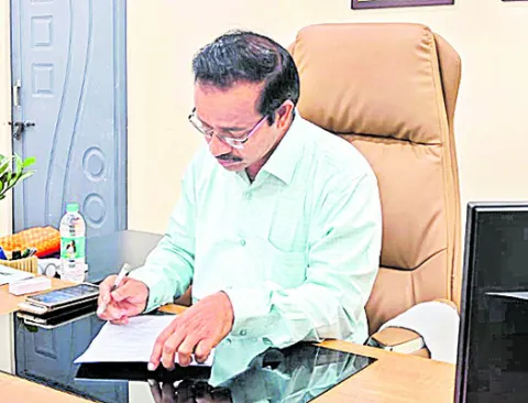 ఎలక్ట్రికల్‌ ఎస్‌ఈగా రవీంద్రబాబు 