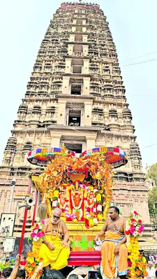 కల్పవృక్ష వాహనంపై నారసింహుడు 