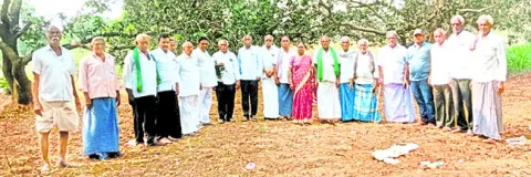 మామిడి రైతులను ప్రభుత్వం ఆదుకోవాలి 