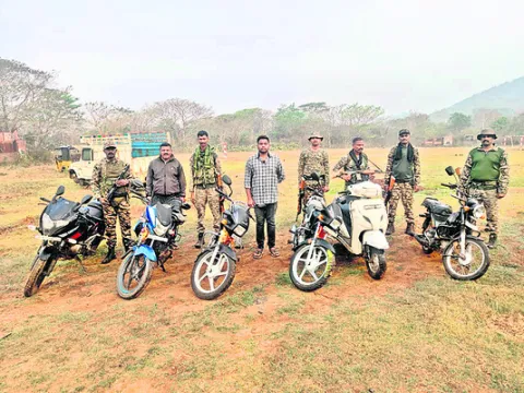 రికార్డుల్లేని వాహనాలు స్వాధీనం 