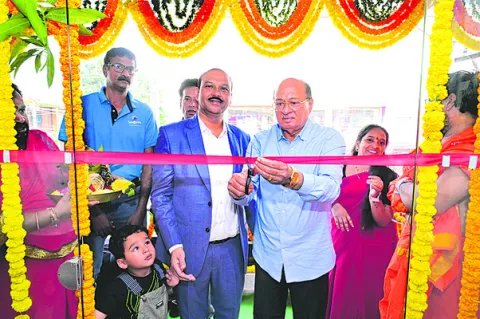 సదరన్‌ ట్రావెల్స్‌ రిటైల్‌ బ్రాంచ్‌ ప్రారంభం