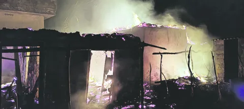 తాటాకిళ్లు దగ్ధం