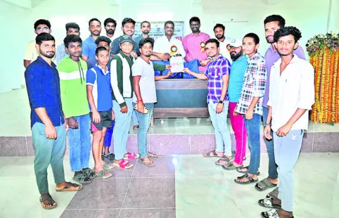 గ్రామాల అభివృద్ధికి తోడ్పడాలి