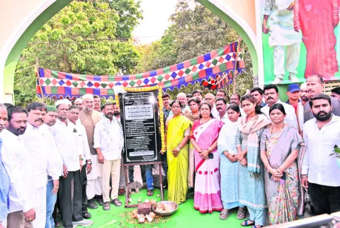 ఈద్గా అభివృద్ధి పనులు పూర్తిచేయాలి