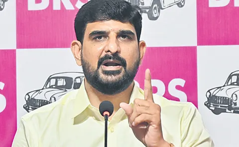 Kaushik Reddy makes serious allegations against Karimnagar Police Commissioner