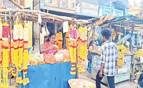 Small Traders Left Empty Handed Under Chandrababu Government